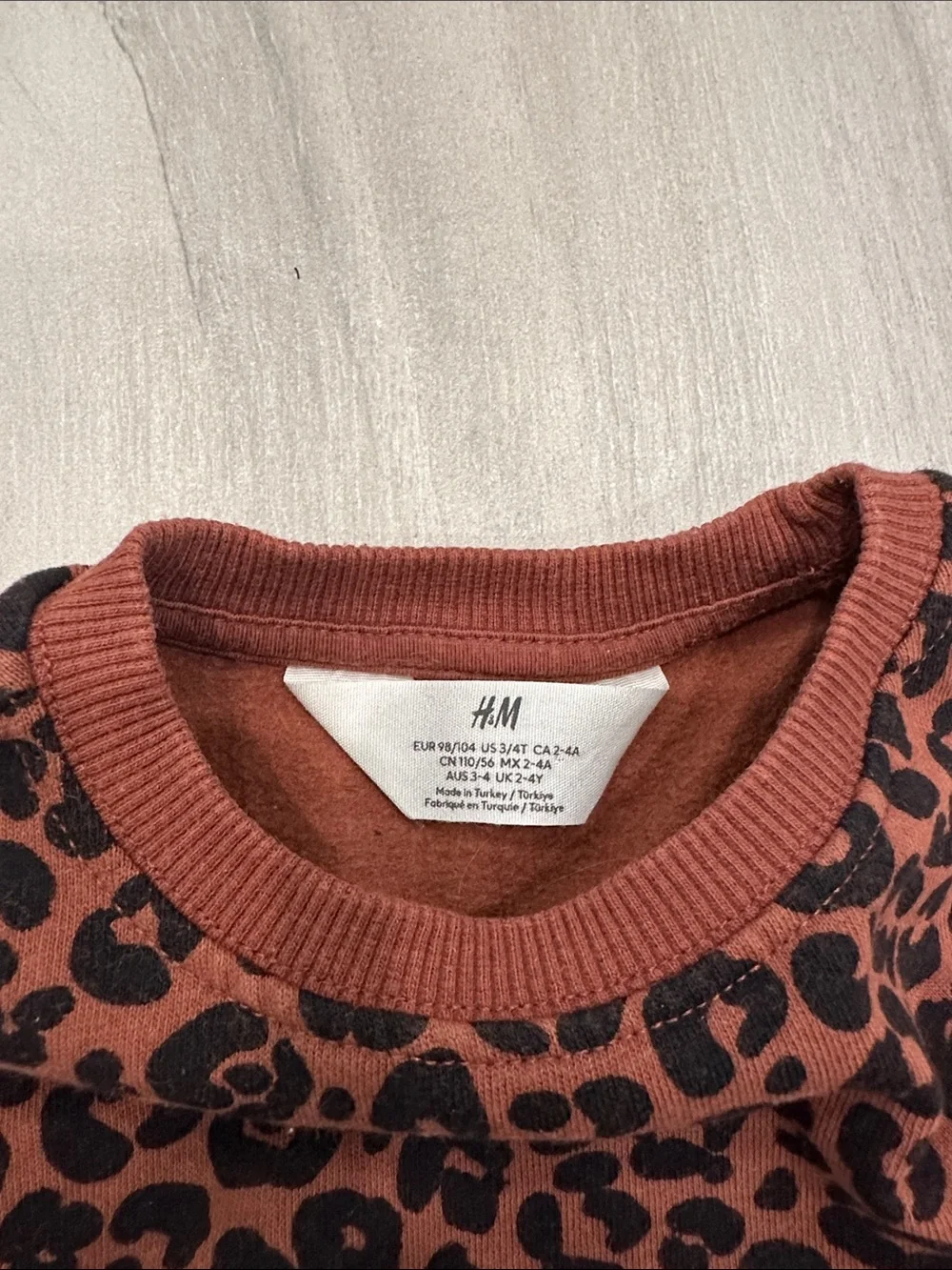 H&M 4T Leopard Print Leggings and Sweatshirt Matc Set with Gray Heart Leggings